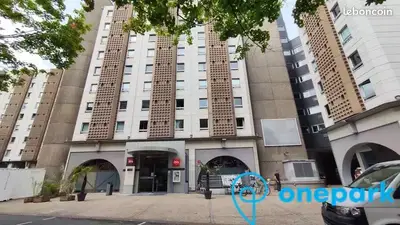 Parking/box 12 m² PARIS 15