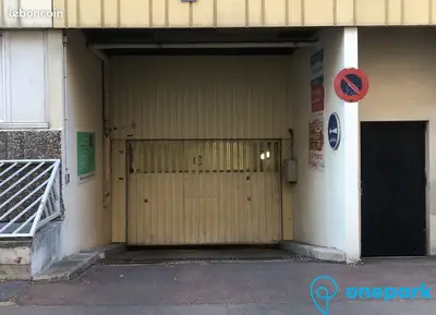 Parking/box 12 m² PARIS 13