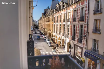 T2 place des vosges marais