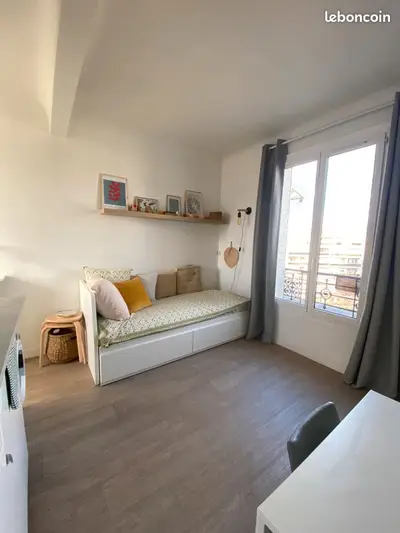 Studio lumineux – Paris 12e – Location meublée temporaire août 2026