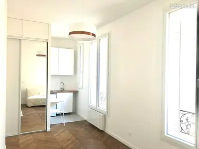 Studio meublé, calme, à deux pas des champs Elysées