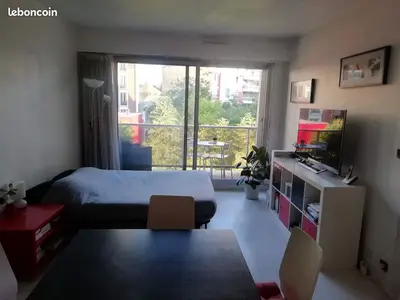 Appartement Porte des Lilas – Grand 2 pièces meublé de 48 m² avec balcon, cave et ascenseur