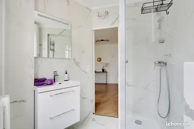 Un T2 meublé très lumineux 33 m² - 3éme étage avec asc