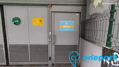 Parking/box 12 m² PARIS 10