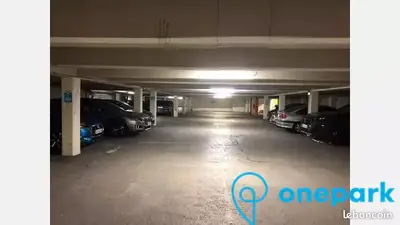 Parking/box 12 m² PARIS 17
