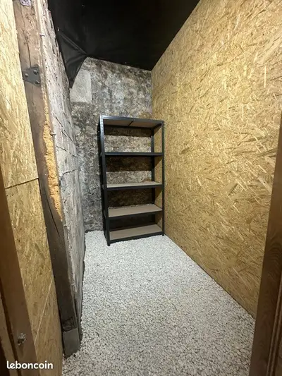 Cave / Espace de stockage Rue de la Renaissance Triangle d’or