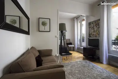 Studio meublé 25 m² – 1er étage – Excellent état