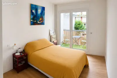 Paris 18e – Jules Joffrin/Clignancourt – 3 pièces meublé de 64 m² avec balcon, ascenseur et 2 chambres – 2 100  CC