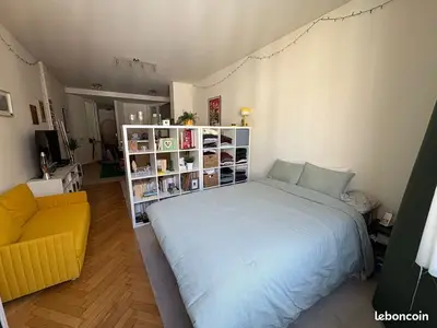 Beau studio meublé