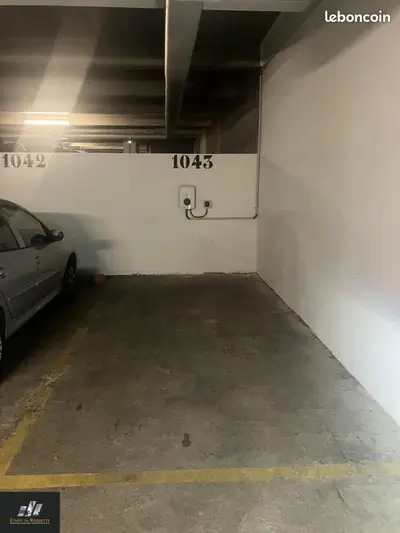 Parking 12 m² Paris