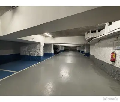 Parking/box 625 m² PARIS 08