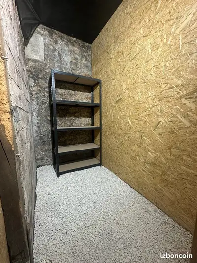 Cave / Espace de stockage Rue de la Renaissance Triangle d’or