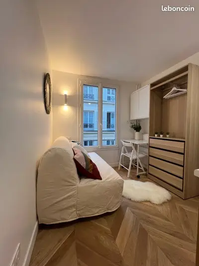 Studio refait à neuf, métro Villiers, 11 m²