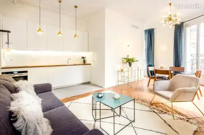 Appartement haussmannien meublé de 60 m² – 2 chambres, 2 salles d'eau, balcon – Paris 2ᵉ Opéra