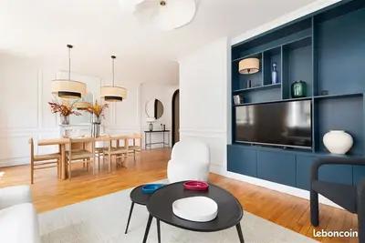100m2 balcon filant- rénové et meublé - 3ch, 3sdb - 2wc _