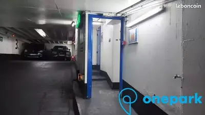 Parking/box 12 m² PARIS 08