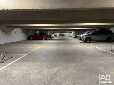 Parking/box 11 m² PARIS