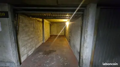 Garage/box 17 m² Paris