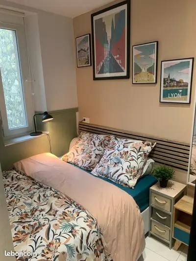 ⭐ Paris 14e – idéal pour un étudiant Superbe studio refait à neuf – Métro Pernety – Très calme À louer, superbe studio entièrement refait à neuf, situé au 2ᵉ étage