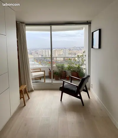 Marché de l’Olive - Studio 24m2 avec grand balcon, refait à neuf