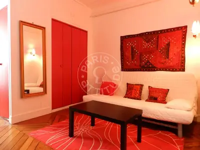 Studio 21m² 4.5 (2) Batignolles, Paris 8 1 054 € /Month Available from 01 Sep 2026
