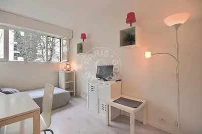 Studio 17m² 4 (1) Place des Fêtes, Paris 20 Lift 990 € /Month Available from 02 Aug 2026