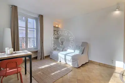 Studio 23m² Châtelet, Paris 1 Lift 1 200 € /Month Available from 03 Jul 2026