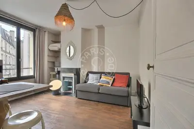 Studio 17m² Moulin Rouge / Pigalle, Paris 9 1 000 € /Month Available from 29 Jun 2026