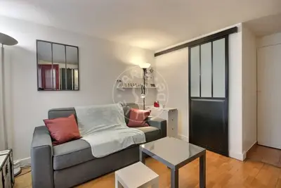 Studio 18m² 4 (2) Montorgueil, Paris 2 Lift 1 051 € /Month Available from 13 Jul 2026