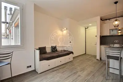 Studio 22m² Pyramides / Palais Royal, Paris 1 Lift 1 349 € /Month Available from 07 Jul 2026