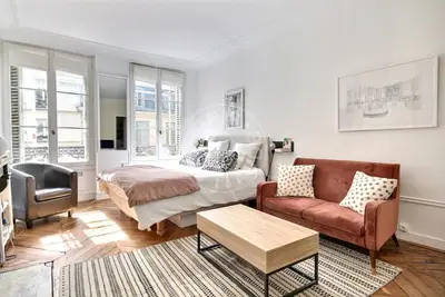 Studio 25m² 4.7 (10) Pyramides / Palais Royal, Paris 1 Lift 1 550 € /Month Available from 23 Sep 2026