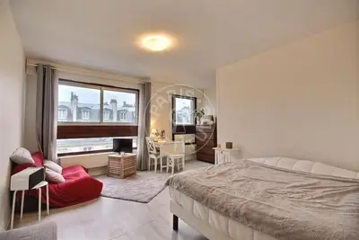 Studio 29m² Belleville, Paris 11 Lift 1 300 € /Month Available from 17 Sep 2026