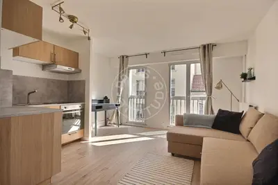 Studio 27m² 4 (1) Sacré-Cœur, Paris 18 Lift 1 600 € /Month Available from 21 Jul 2026