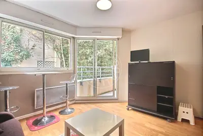 Studio 21m² 5 (1) Porte de Bagnolet, Paris 20 Balcony • Lift 900 € /Month Available from 01 Apr 2027