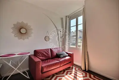 Studio 17m² 5 (1) Montorgueil, Paris 2 Lift 947 € /Month Available from 07 Jan 2027