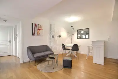 Studio alcove 32m² Miromesnil, Paris 8 1 549 € /Month Available from 01 Jun 2027