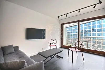 Studio 25m² 5 (1) Arc de Triomphe, Paris 8 Balcony • Lift 1 249 € /Month Available from 01 May 2027