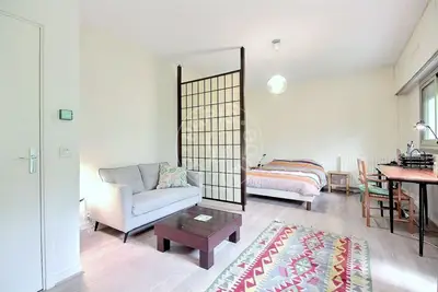 Studio alcove 42m² 5 (1) Daumesnil, Paris 12 1 365 € /Month Available from 02 Oct 2026