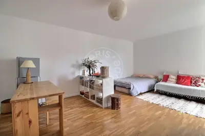 Studio 37m² Place des Fêtes, Paris 20 Balcony • Lift 1 350 € /Month Available from 06 Oct 2026