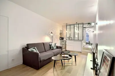 Studio alcove 28m² Montorgueil, Paris 2 1 500 € /Month Available from 03 Jul 2027