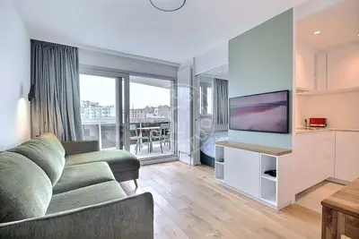 Studio alcove 31m² Tolbiac, Paris 13 Balcony • Lift 1 600 € /Month Available from 01 Jan 2028