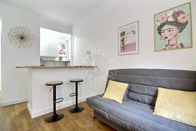 Studio 25m² Jasmin / Mozart, Paris 16 Lift 1 300 € /Month Available from 16 Jul 2026