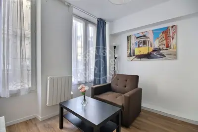 Studio alcove 28m² Faubourg Saint-Martin, Paris 10 1 351 € /Month Available from 01 Jan 2028