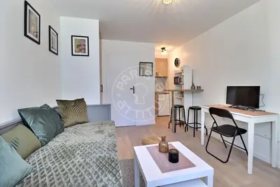 Studio 18m² Belleville, Paris 10 1 075 € /Month Available from 02 Aug 2026