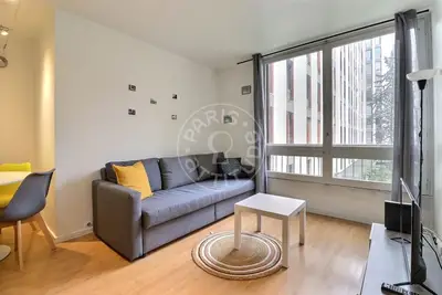 Studio alcove 35m² 5 (2) Daumesnil, Paris 12 Lift 1 420 € /Month Available from 18 Jun 2027