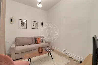 Studio 25m² 5 (1) Parc Monceau, Paris 8 1 400 € /Month Available from 02 Aug 2026