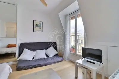Studio 25m² 5 (2) Châtelet, Paris 1 Lift 1 400 € /Month Available from 18 Nov 2026