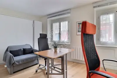 Studio 21m² 5 (1) Place des Vosges, Paris 4 1 400 € /Month Available from 04 Sep 2026