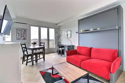 Studio 29m² Wagram, Paris 17 Exceptional view • Balcony 1 490 € /Month Available from 06 Jun 2027