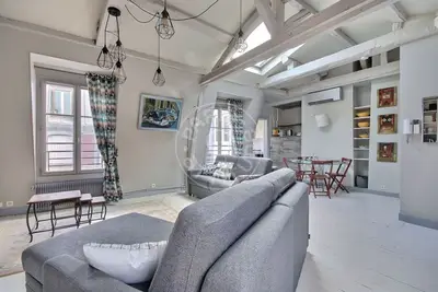 Studio 40m² Pyramides / Palais Royal, Paris 1 Air conditioning • Lift 1 951 € /Month Available from 01 Apr 2027